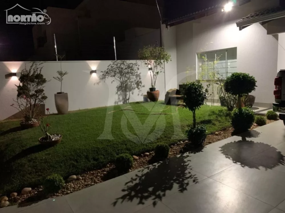 Casa à venda com 3 quartos, 239m² - Foto 2