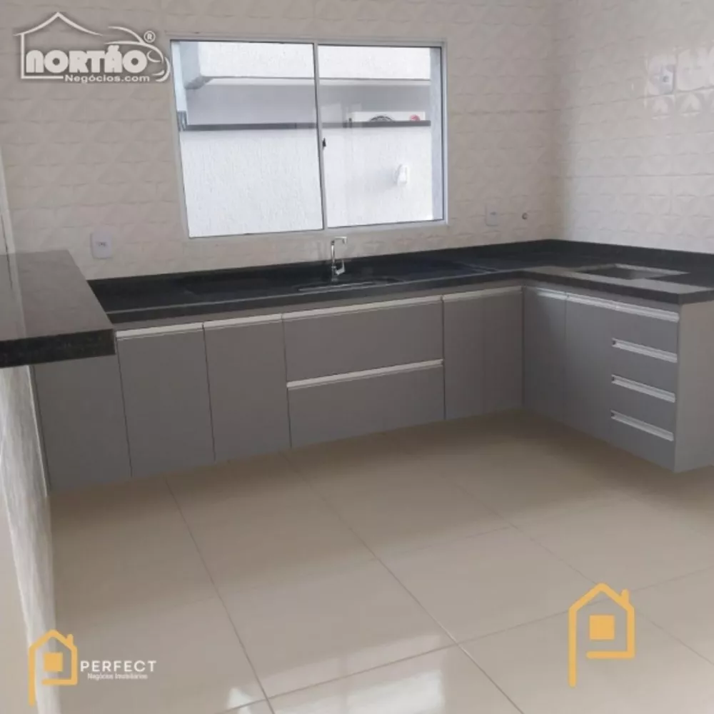 Casa à venda com 4 quartos, 150m² - Foto 3