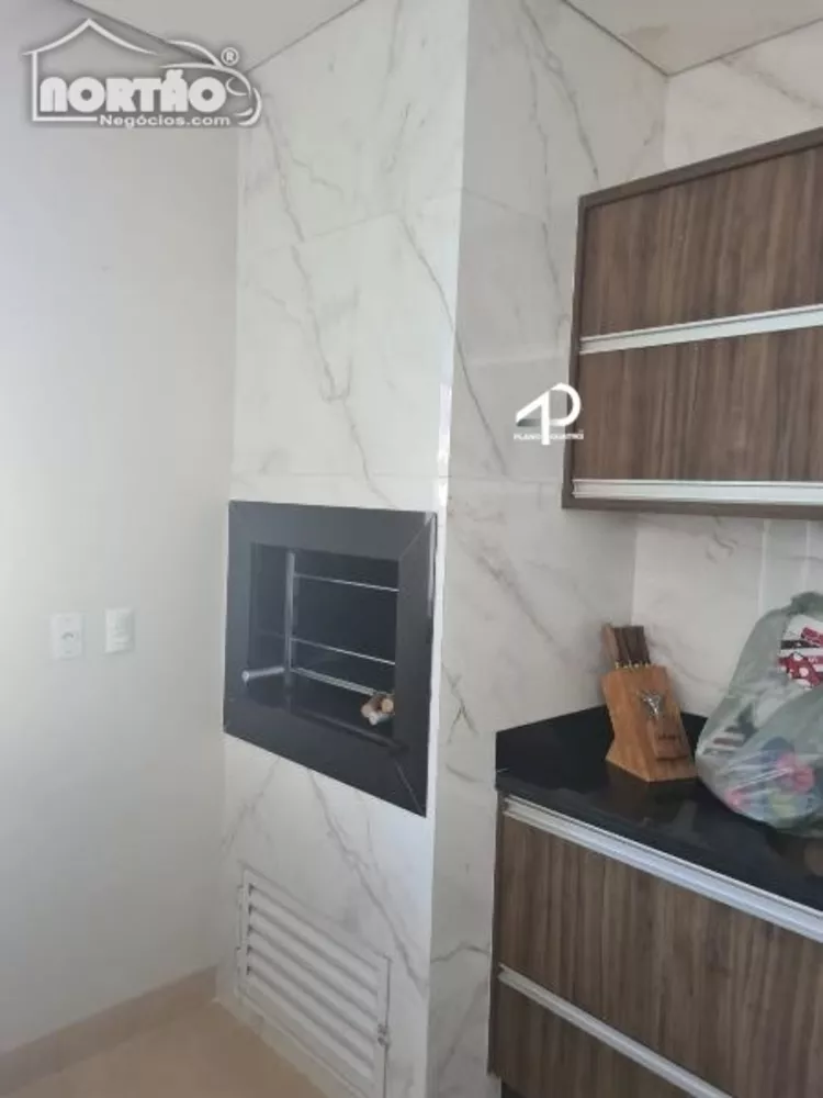 Casa à venda com 3 quartos, 219m² - Foto 3