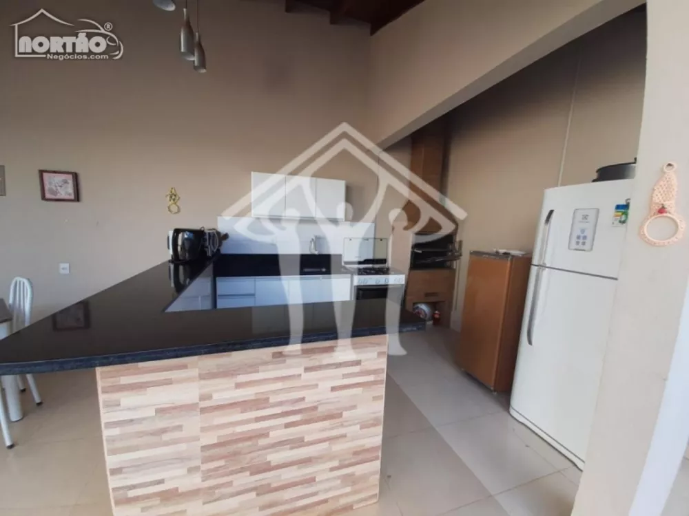 Casa à venda com 3 quartos, 254m² - Foto 4