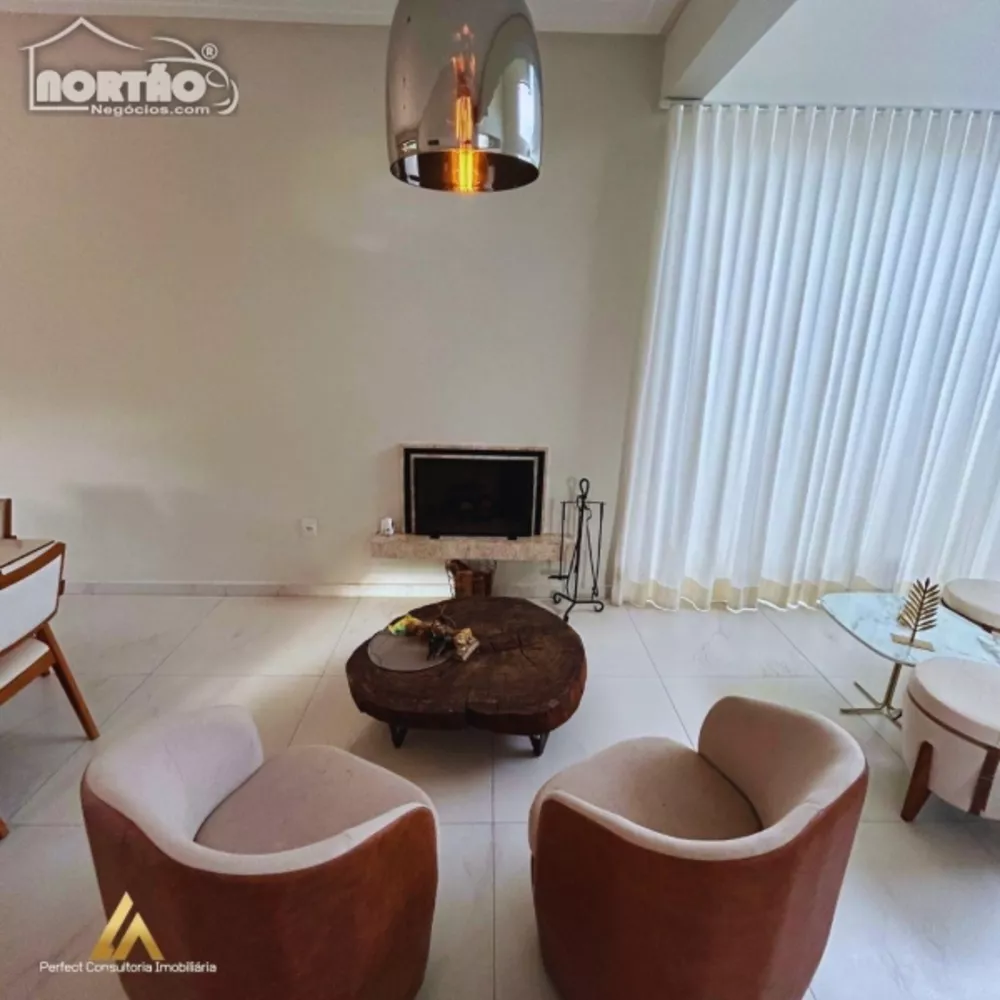 Casa à venda com 4 quartos, 228m² - Foto 4