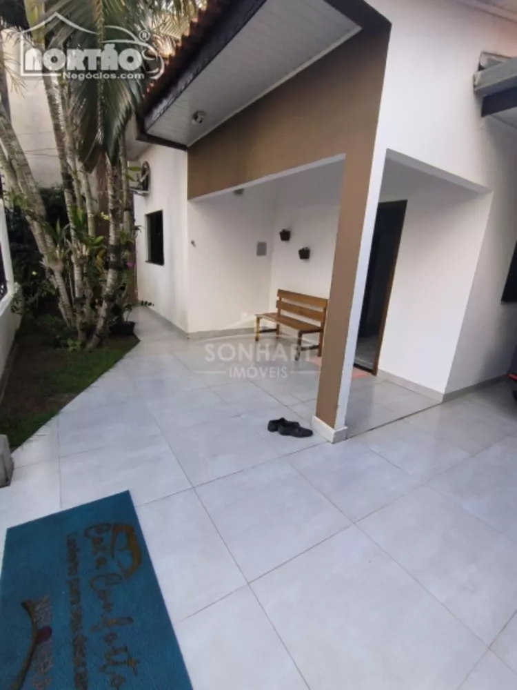 Casa à venda com 2 quartos, 155m² - Foto 2