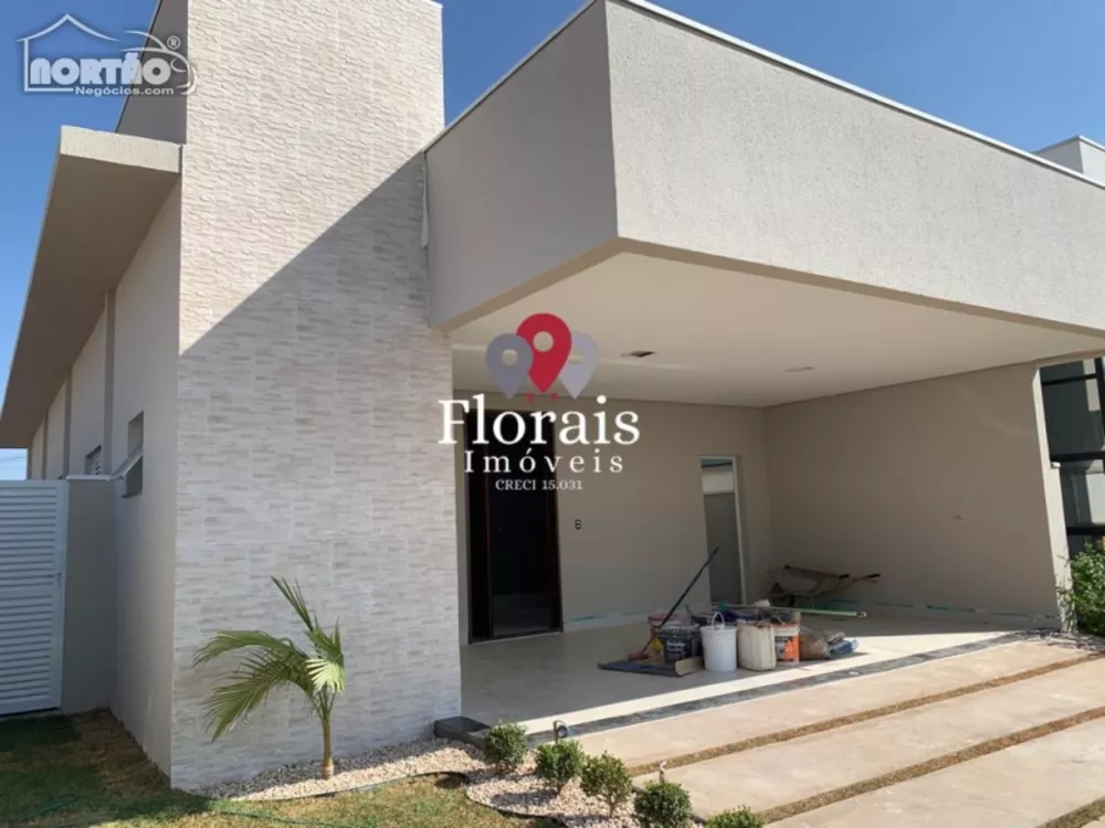 Casa à venda com 3 quartos, 138m² - Foto 1