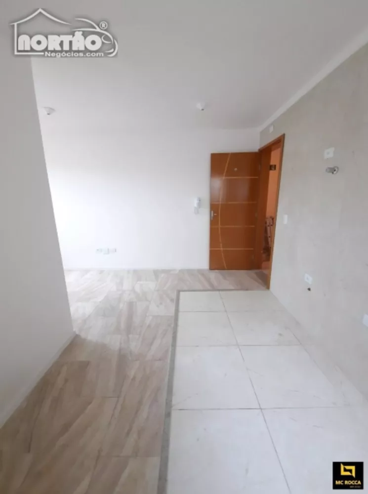 Casa à venda com 2 quartos, 72m² - Foto 1