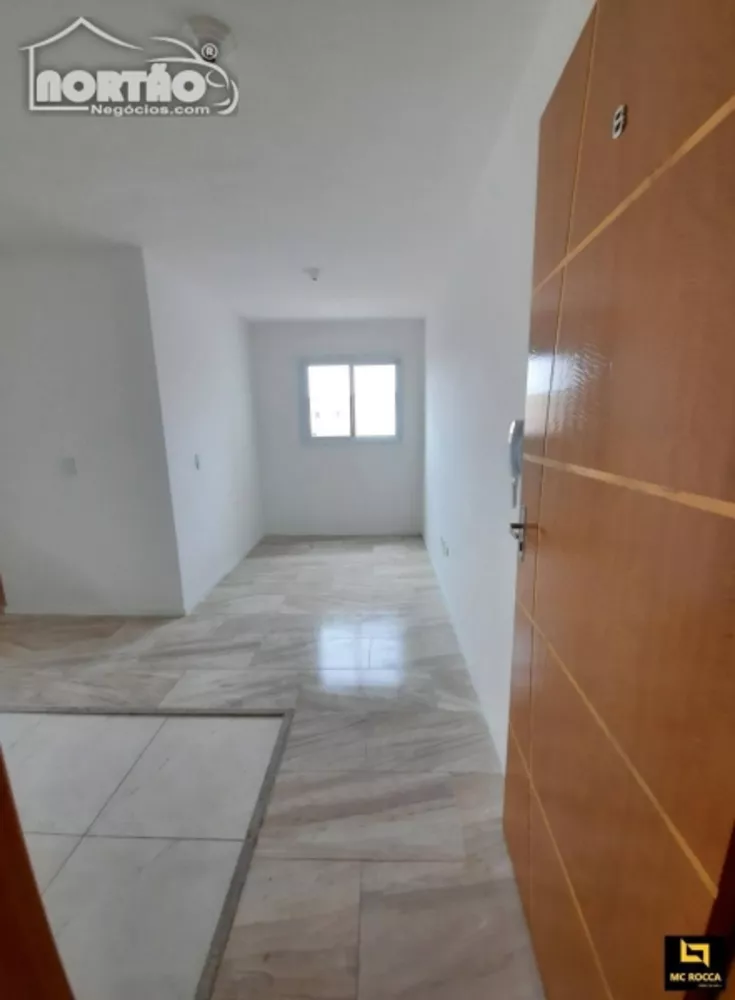 Casa à venda com 2 quartos, 72m² - Foto 2