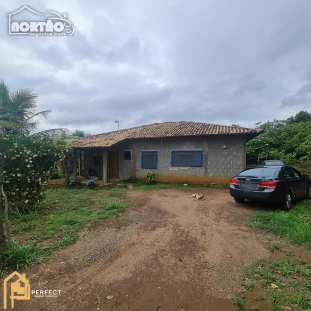 Casa à venda com 3 quartos, 1200m² - Foto 1