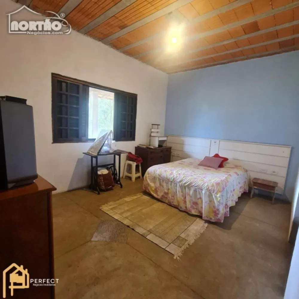 Casa à venda com 3 quartos, 1200m² - Foto 4