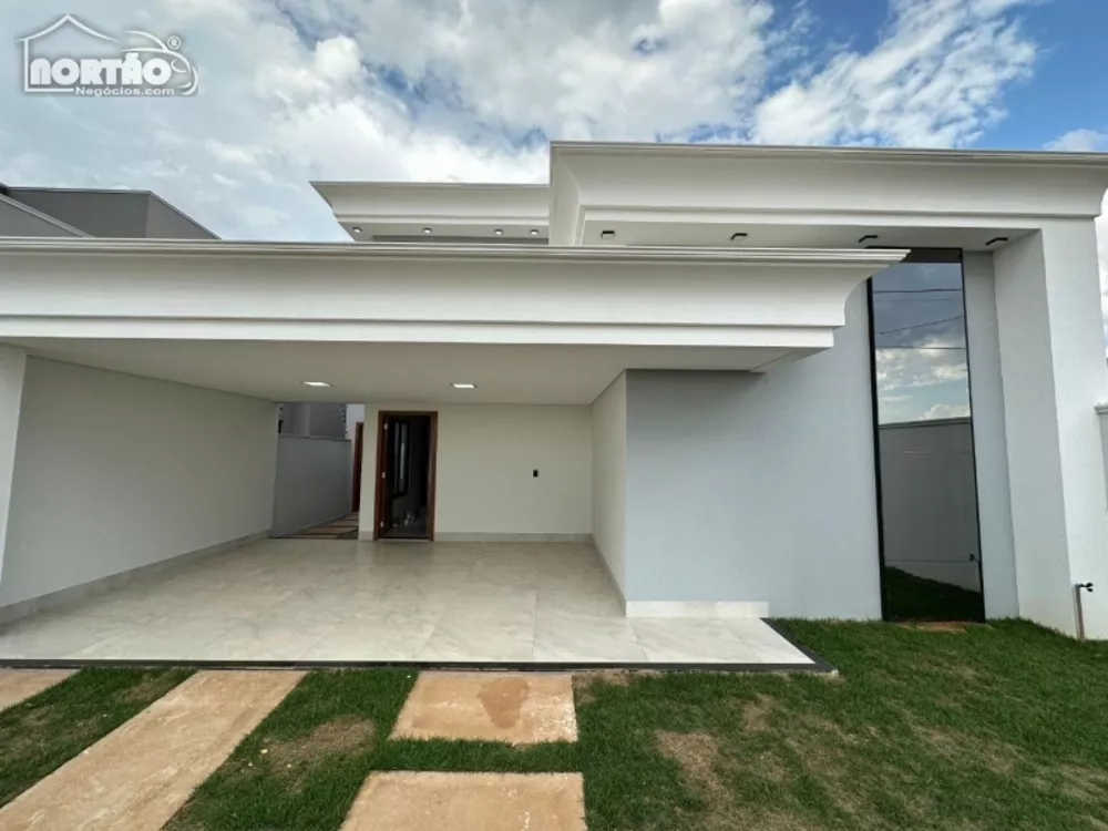 Casa à venda com 3 quartos, 137m² - Foto 2