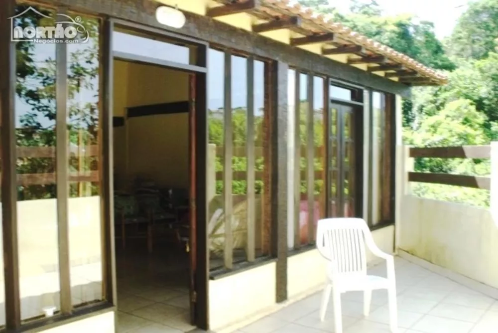 Casa à venda com 6 quartos, 230m² - Foto 1