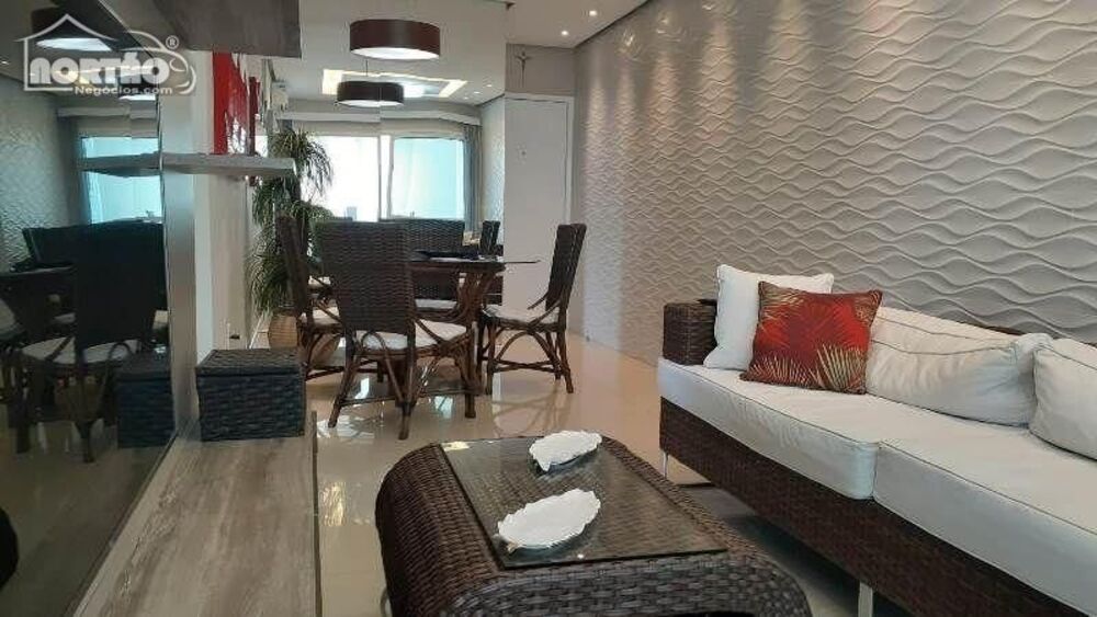 Casa à venda com 3 quartos, 105m² - Foto 1