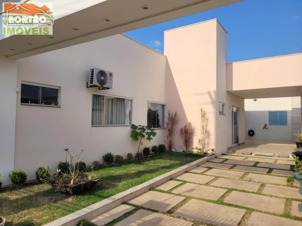 Casa à venda com 3 quartos, 249m² - Foto 2