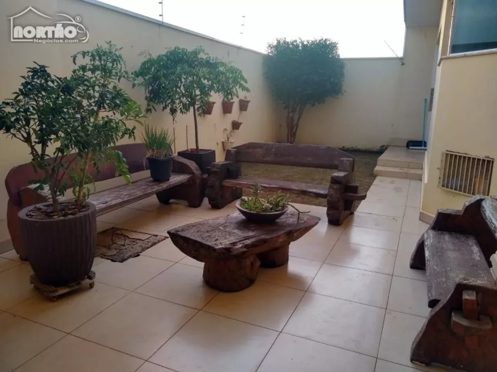 Casa à venda com 5 quartos, 190m² - Foto 4