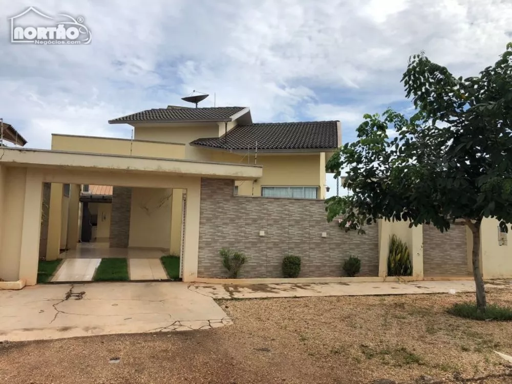 Casa à venda com 5 quartos, 190m² - Foto 1