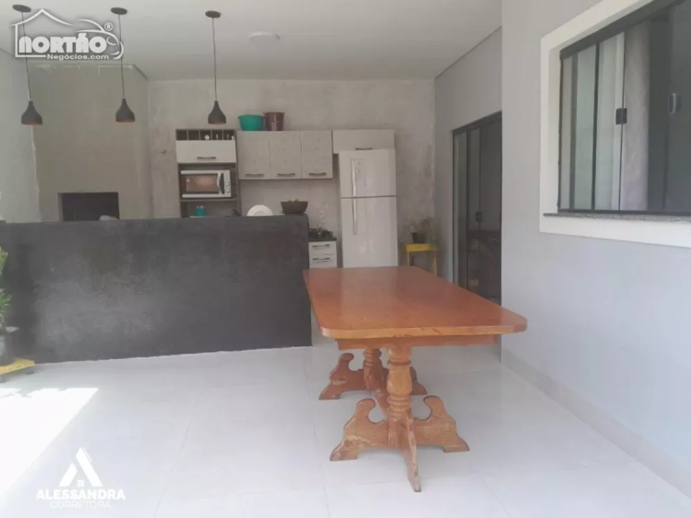 Casa à venda com 5 quartos, 120m² - Foto 3