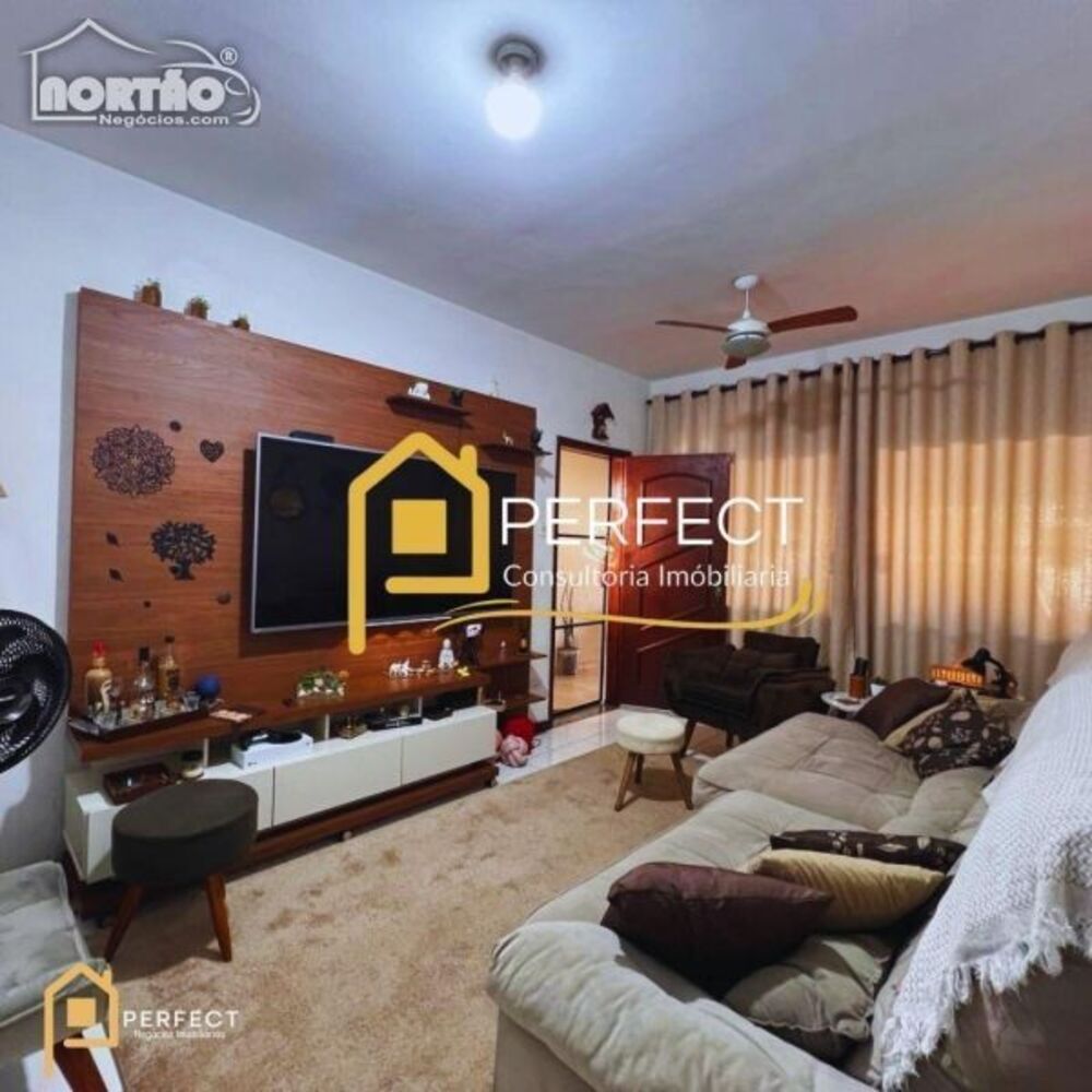 Casa à venda com 4 quartos, 150m² - Foto 1