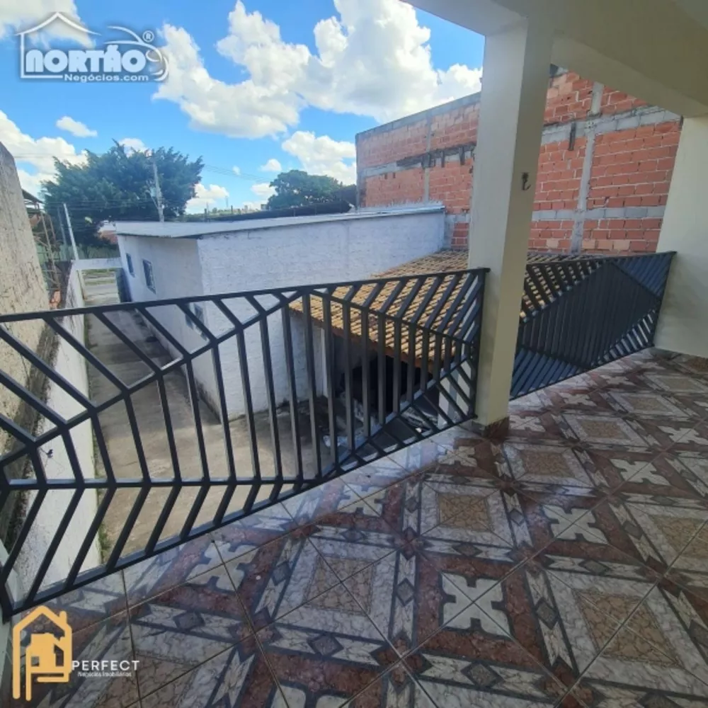 Casa à venda com 4 quartos, 140m² - Foto 3