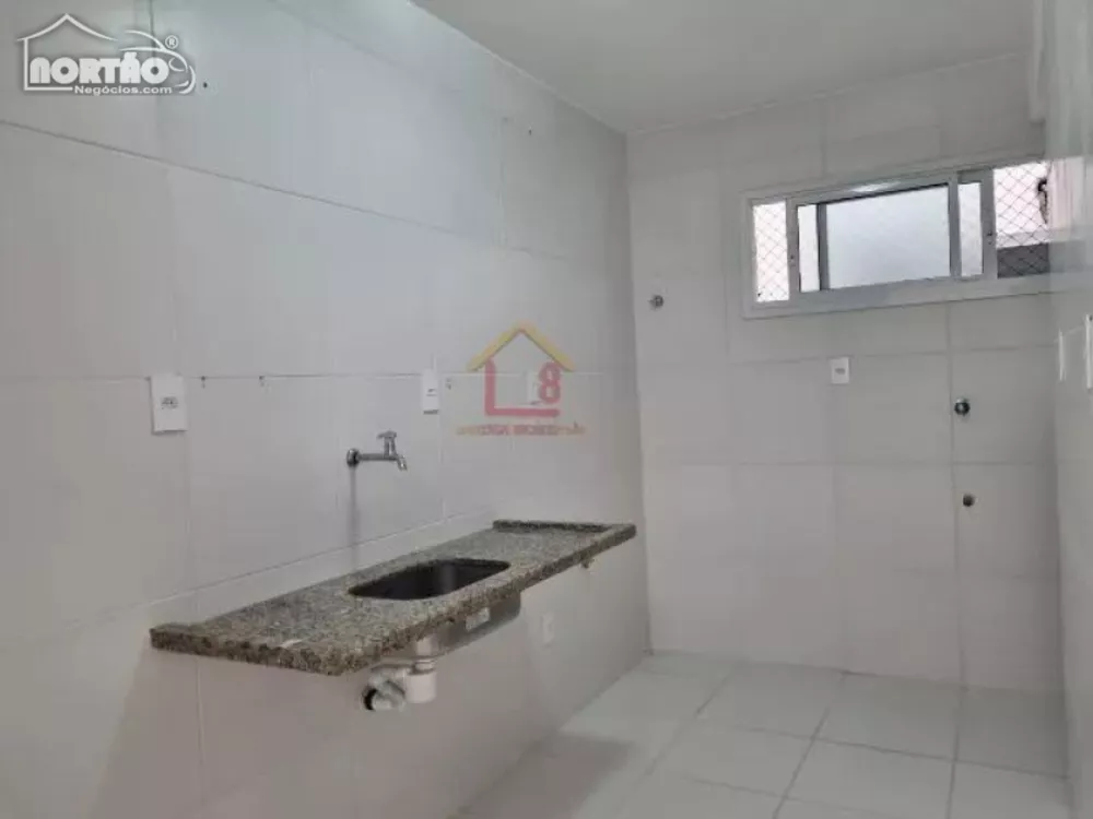 Casa à venda com 3 quartos, 60m² - Foto 4