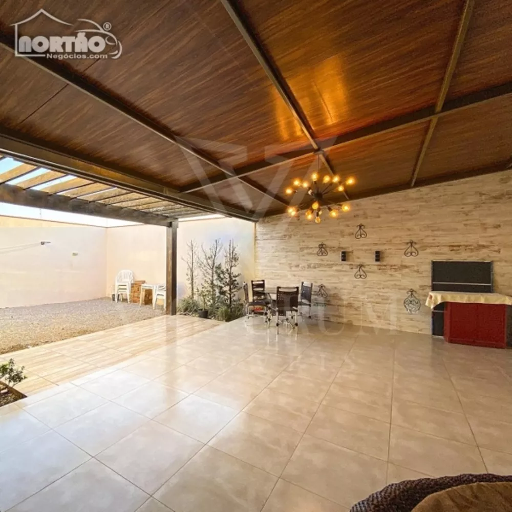 Casa à venda com 3 quartos, 219m² - Foto 2