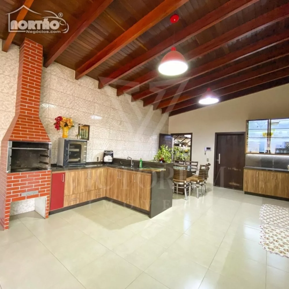 Casa à venda com 3 quartos, 219m² - Foto 4