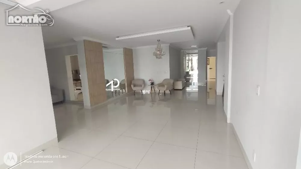 Casa à venda com 3 quartos, 210m² - Foto 1