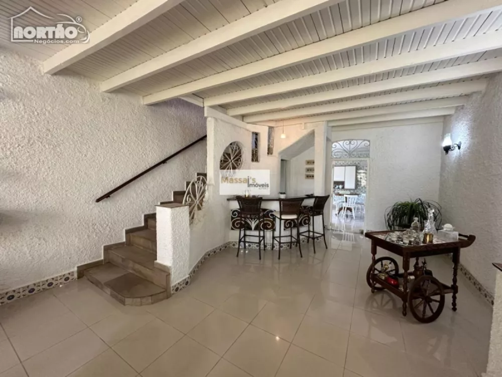 Casa à venda com 6 quartos, 380m² - Foto 6