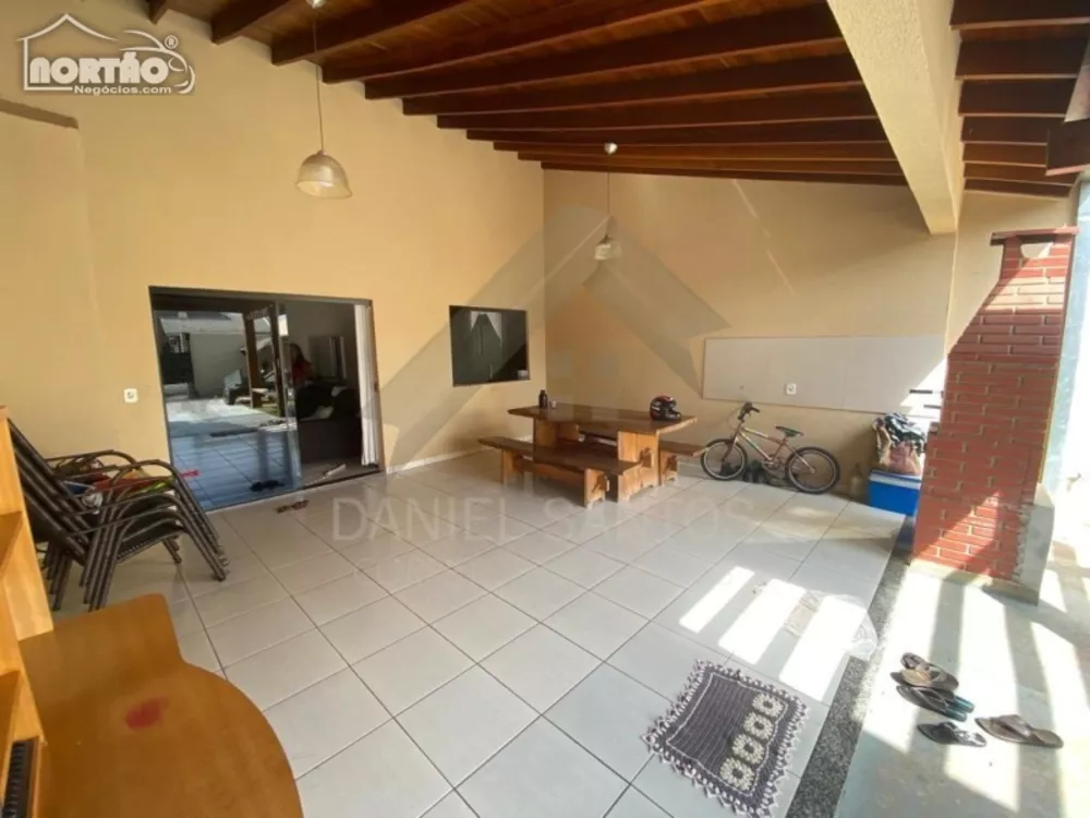 Casa à venda com 2 quartos, 120m² - Foto 3