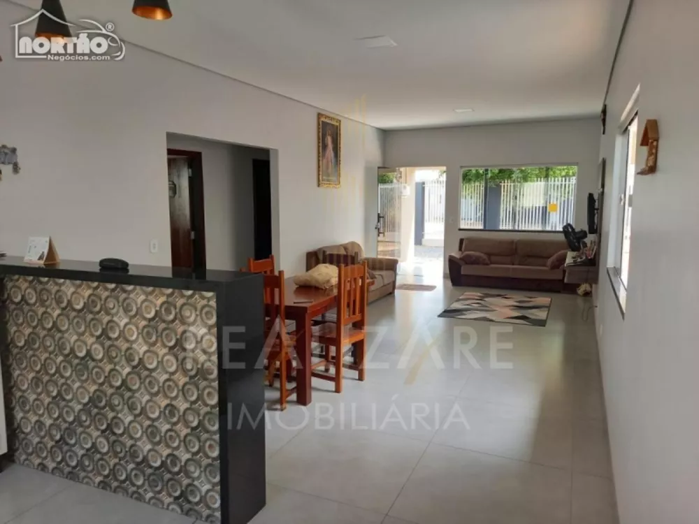 Casa à venda com 3 quartos, 165m² - Foto 1