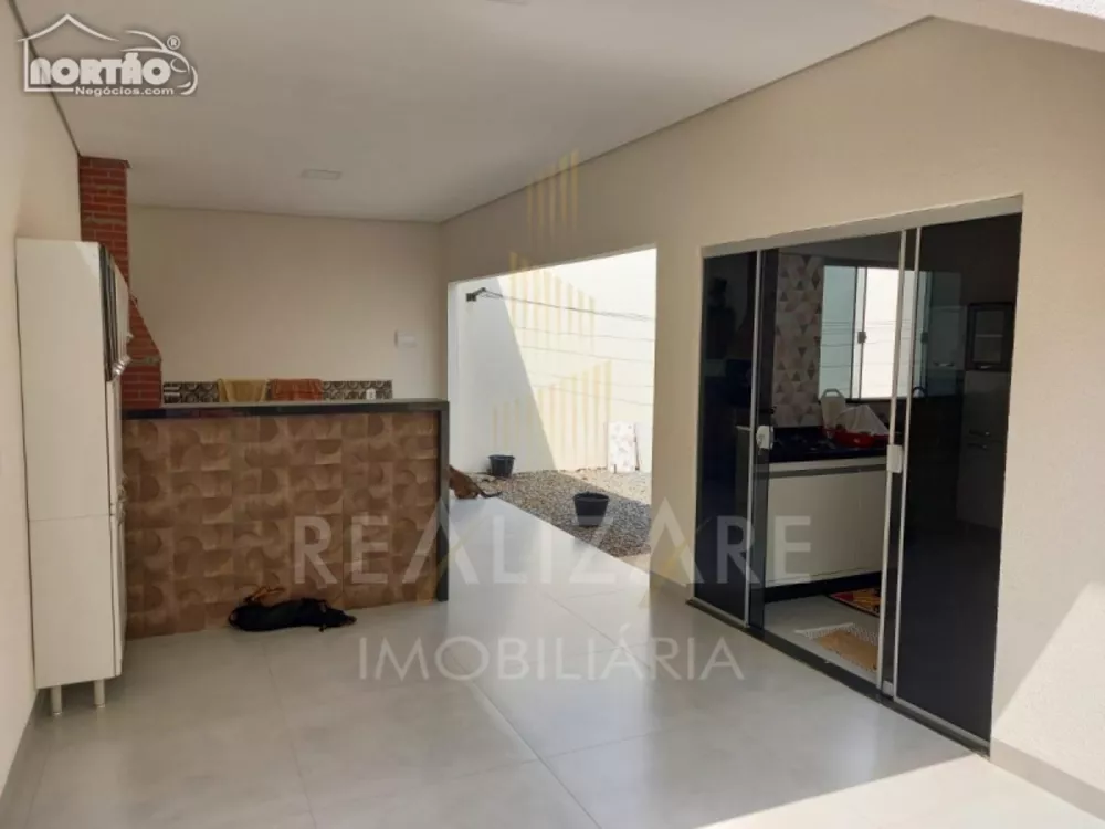 Casa à venda com 3 quartos, 165m² - Foto 2