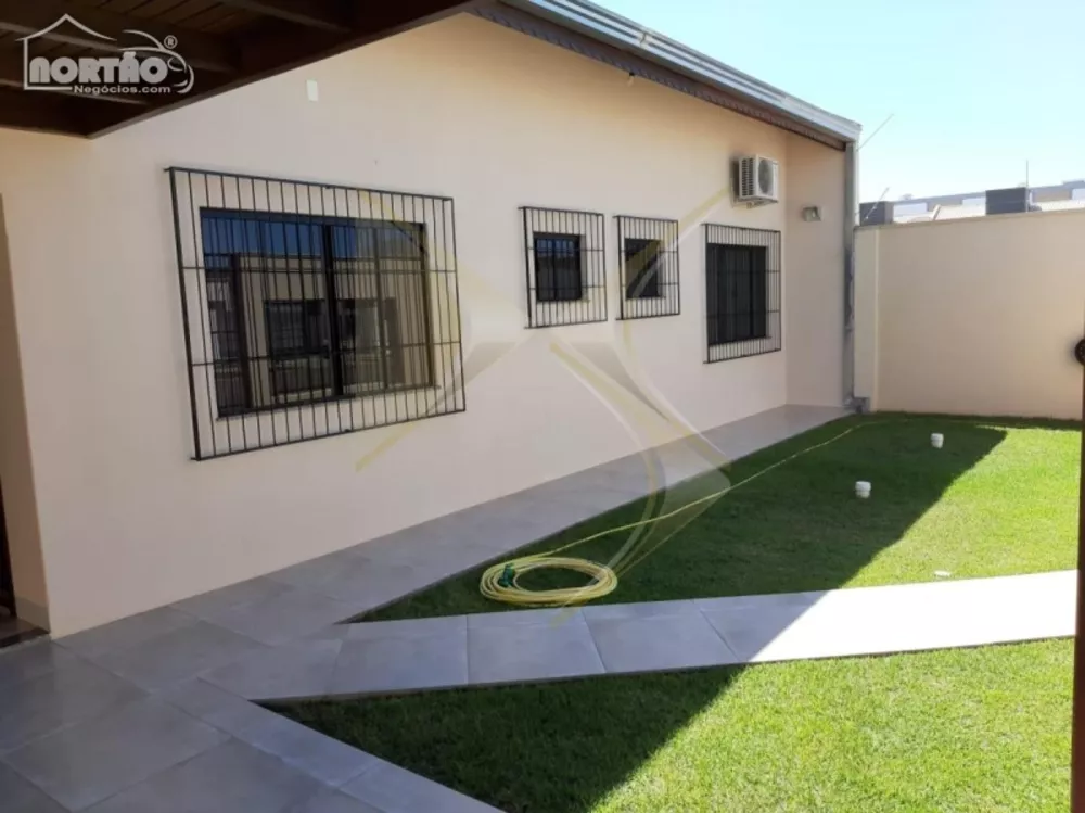 Casa à venda com 3 quartos, 160m² - Foto 1