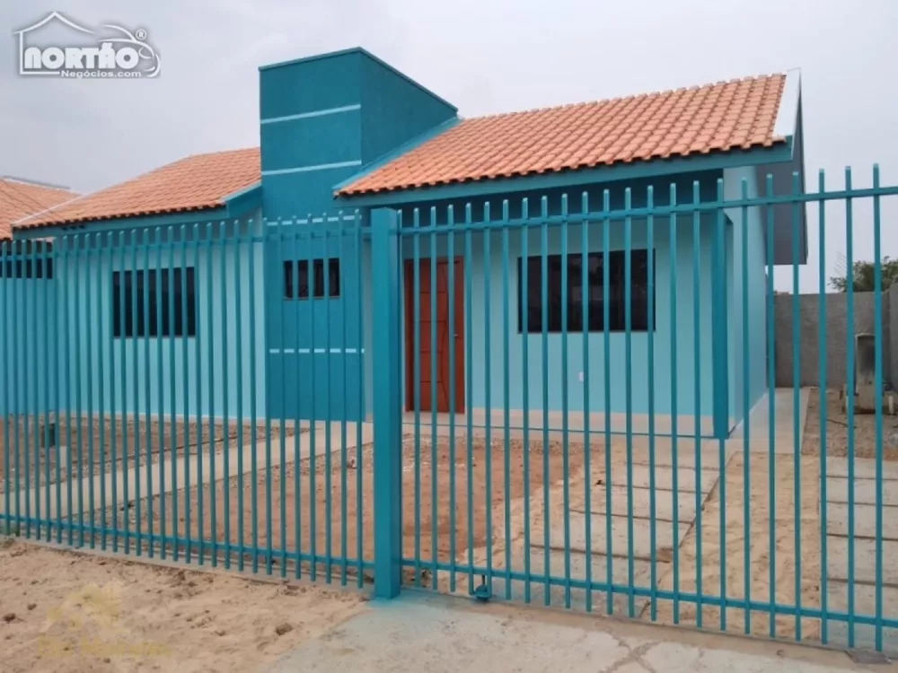 Casa à venda com 4 quartos, 70m² - Foto 2