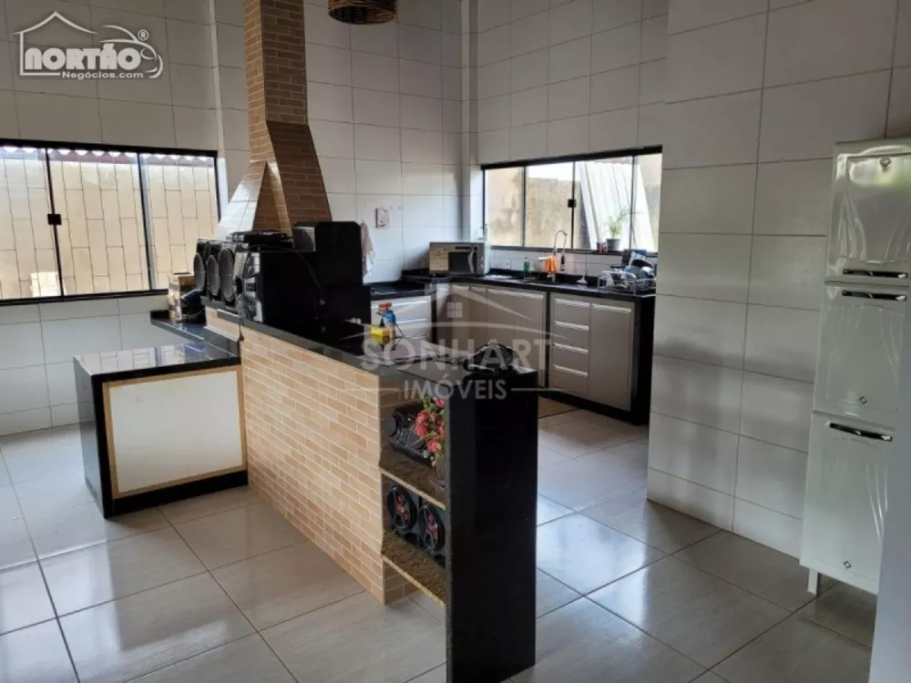 Casa à venda com 3 quartos, 230m² - Foto 3