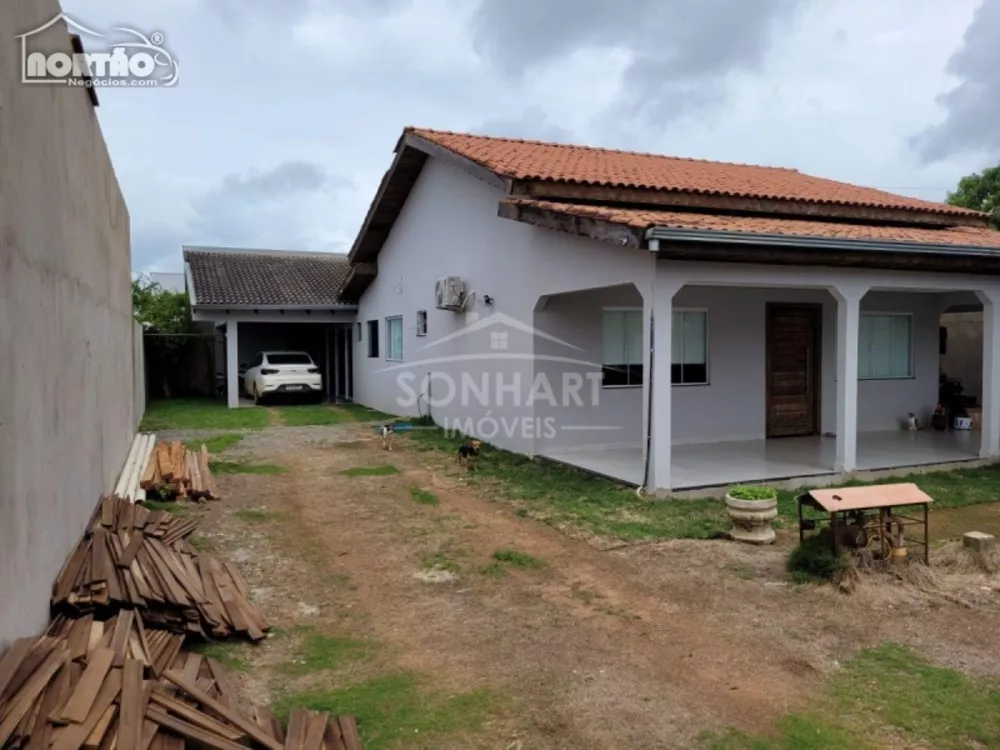 Casa à venda com 3 quartos, 230m² - Foto 1