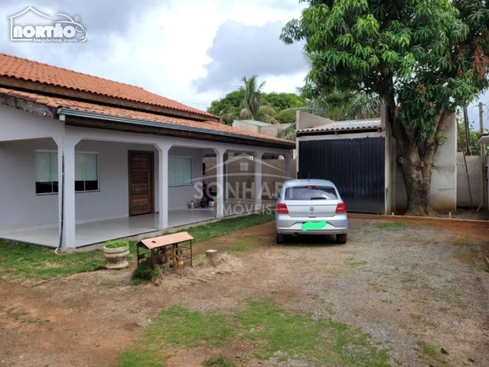 Casa à venda com 3 quartos, 230m² - Foto 2