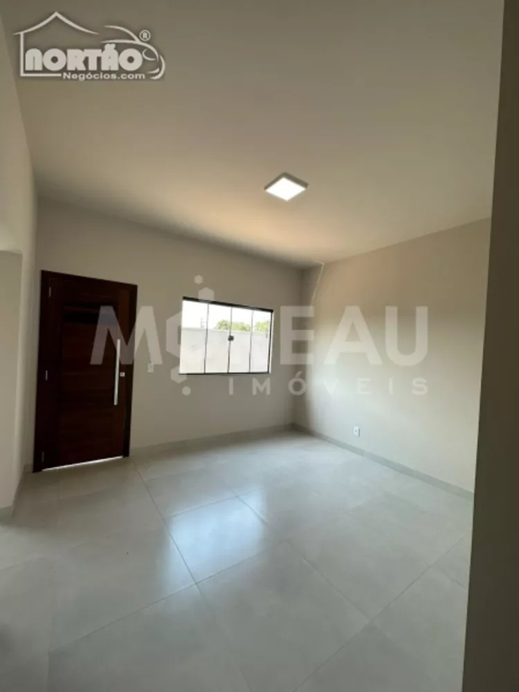 Casa à venda com 3 quartos, 71m² - Foto 2