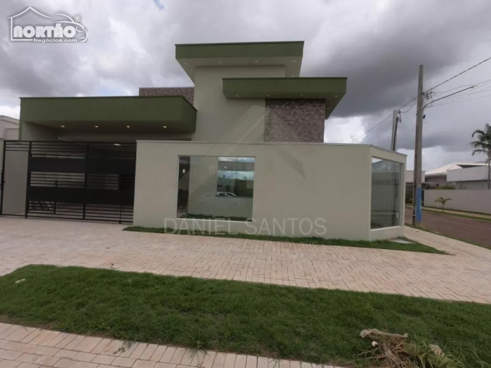 Casa à venda com 3 quartos, 131m² - Foto 1