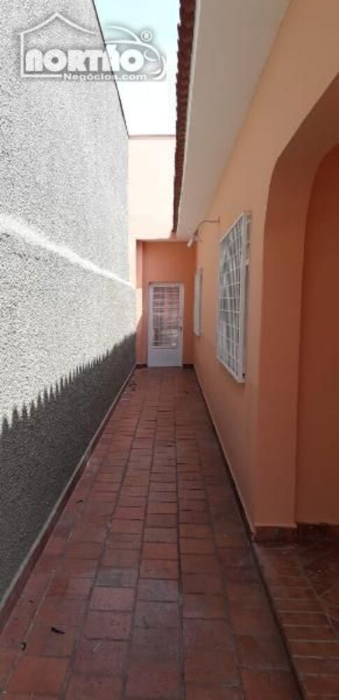 Casa à venda com 3 quartos, 441m² - Foto 4