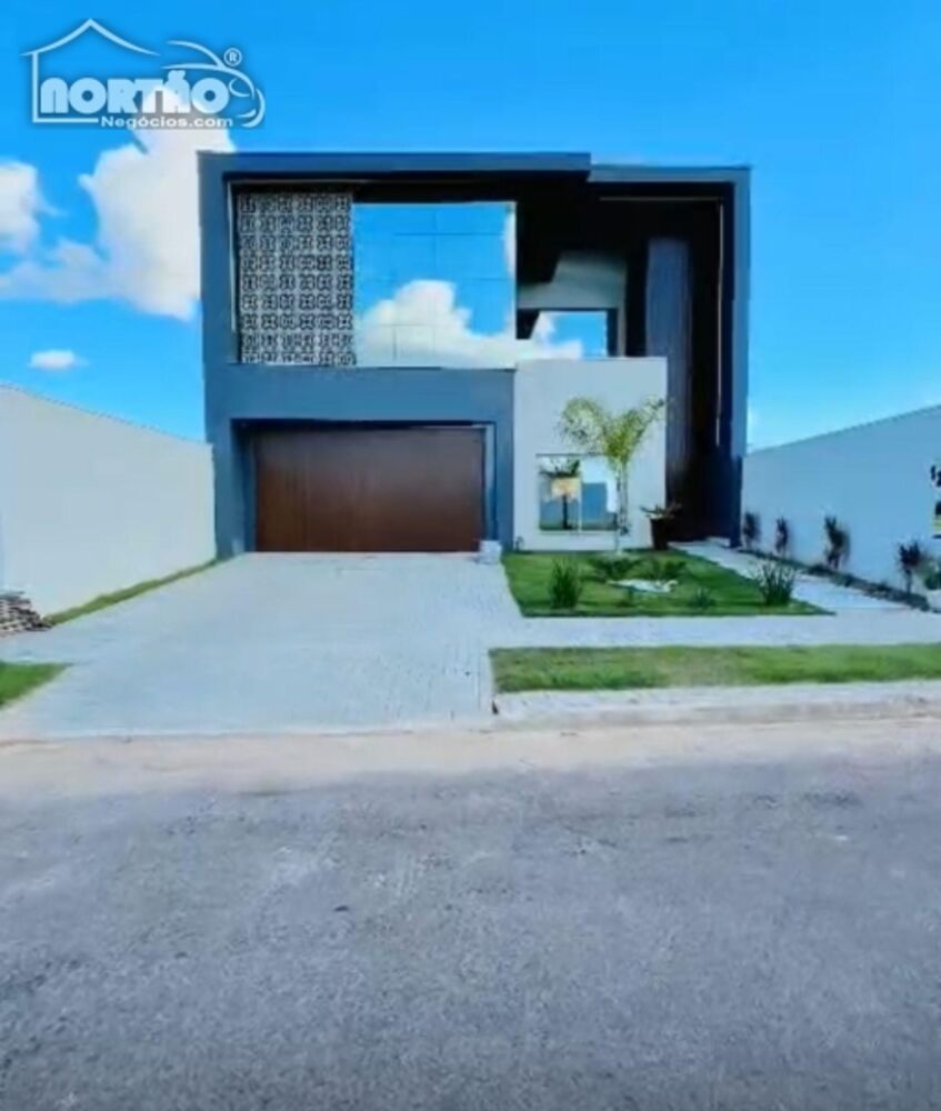 Casa à venda com 4 quartos, 300m² - Foto 1
