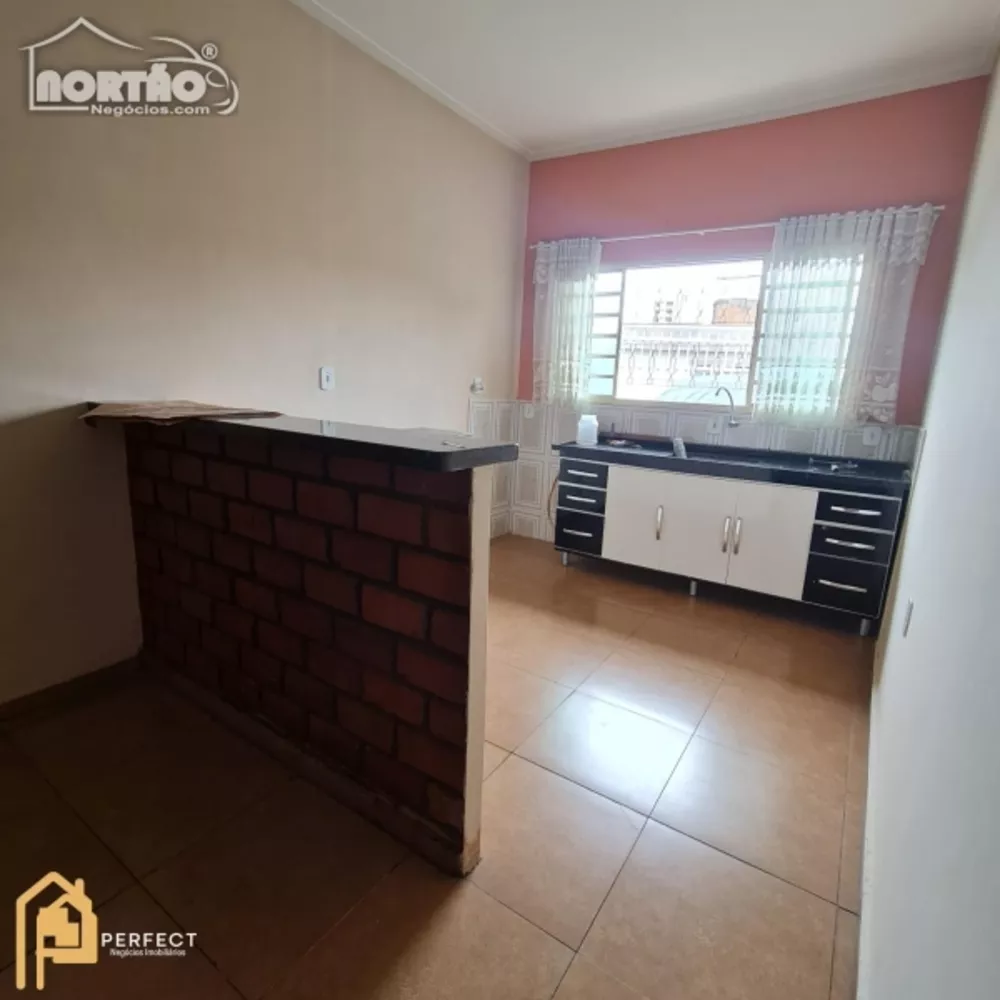 Casa à venda com 6 quartos, 250m² - Foto 5