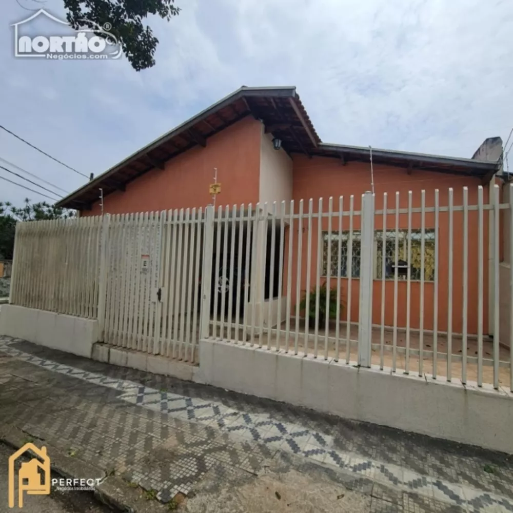 Casa à venda com 6 quartos, 250m² - Foto 1