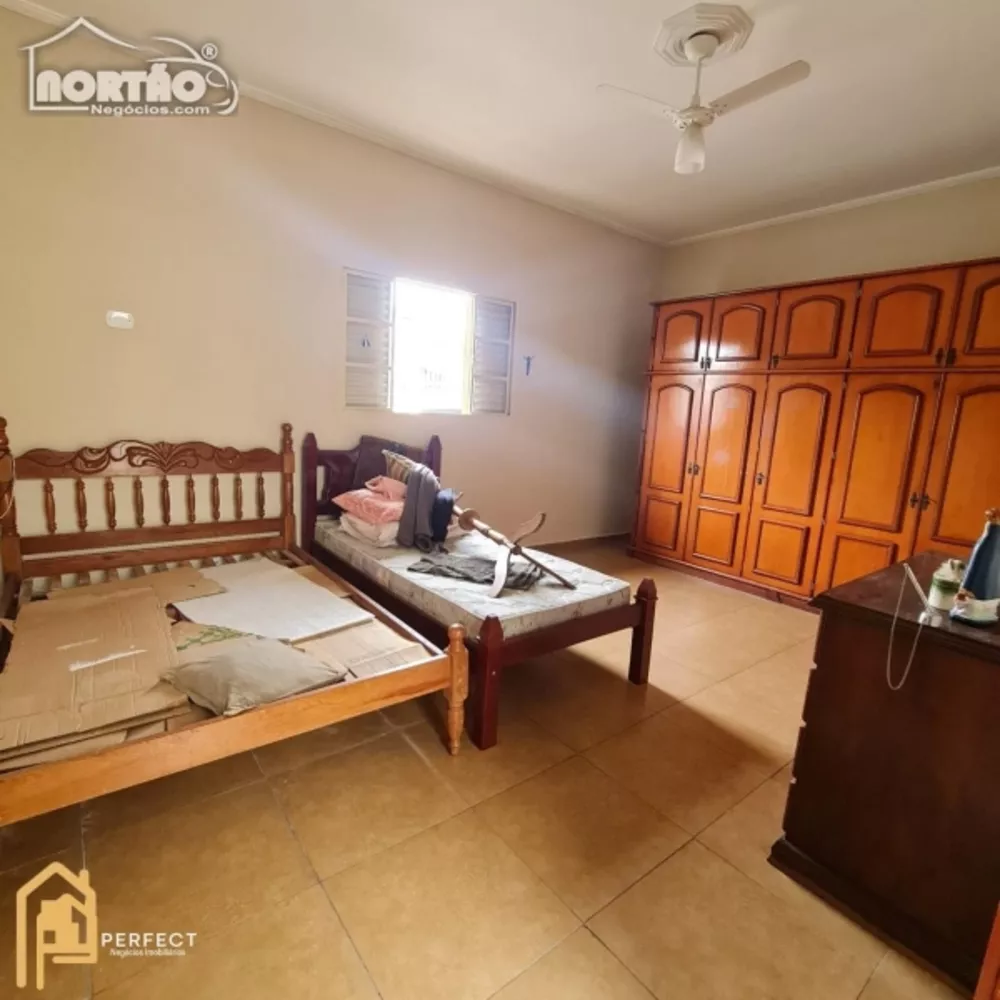 Casa à venda com 6 quartos, 250m² - Foto 7