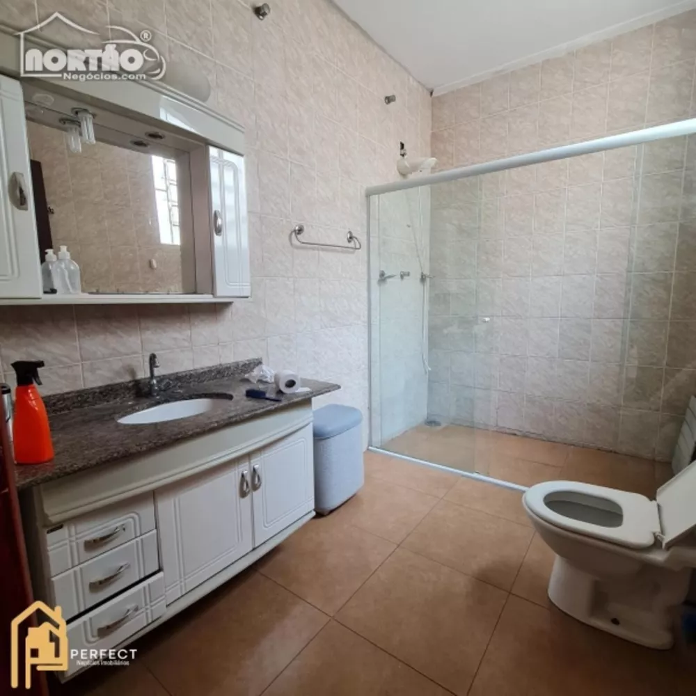 Casa à venda com 6 quartos, 250m² - Foto 6