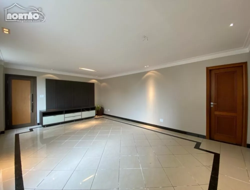 Casa à venda com 4 quartos, 140m² - Foto 3