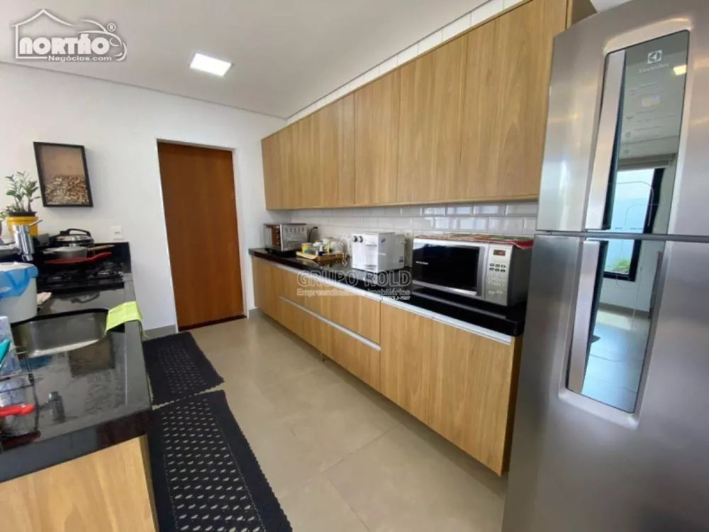 Casa à venda com 3 quartos, 136m² - Foto 4