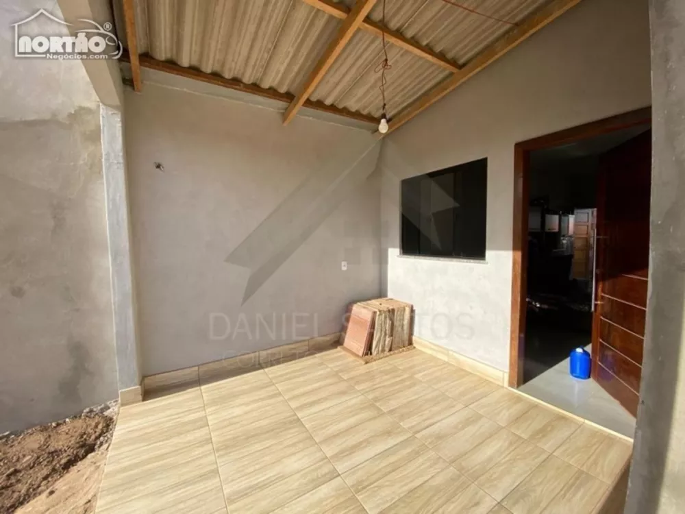 Casa à venda com 3 quartos, 78m² - Foto 1