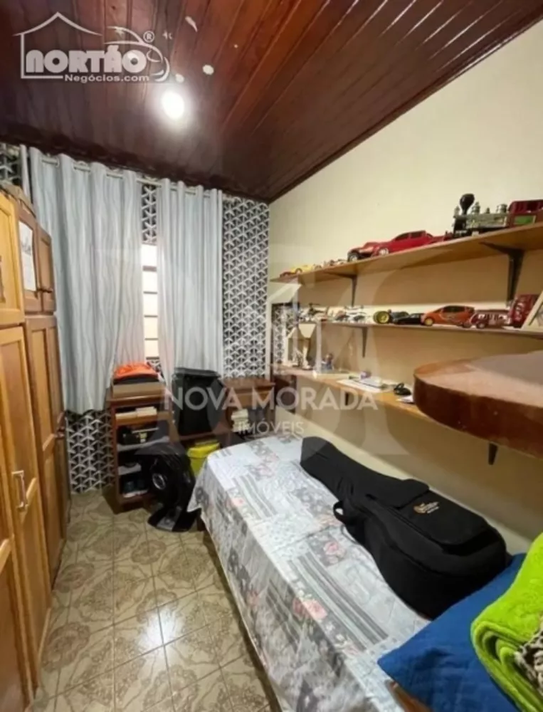 Casa à venda com 5 quartos, 240m² - Foto 4