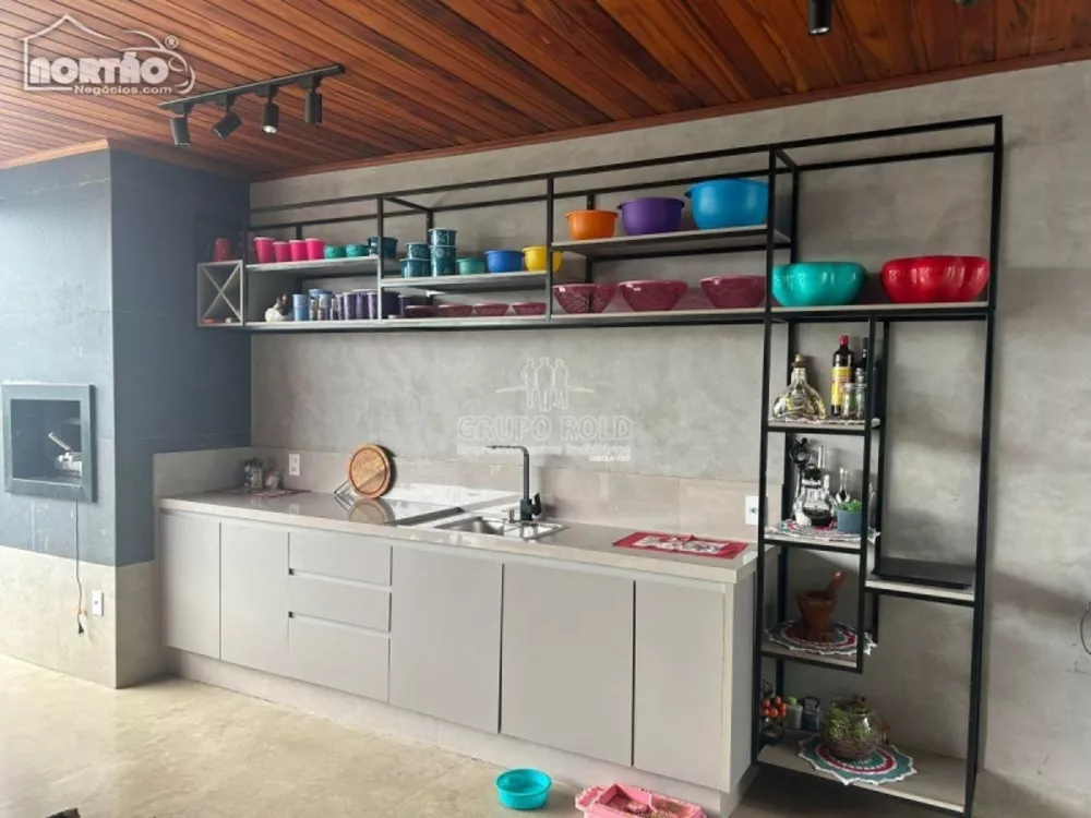 Casa à venda com 3 quartos, 210m² - Foto 4