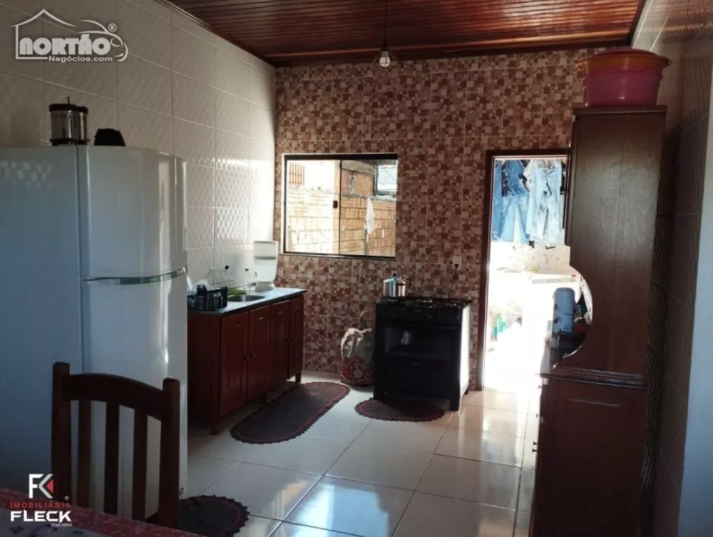 Casa à venda com 4 quartos, 96m² - Foto 4