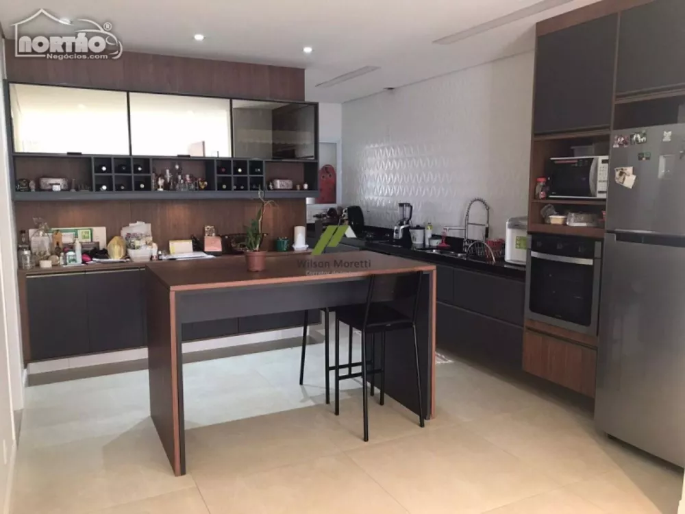 Casa à venda com 5 quartos, 220m² - Foto 10