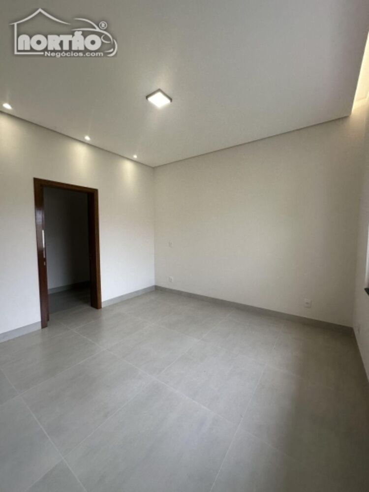 Casa à venda com 4 quartos, 155m² - Foto 8