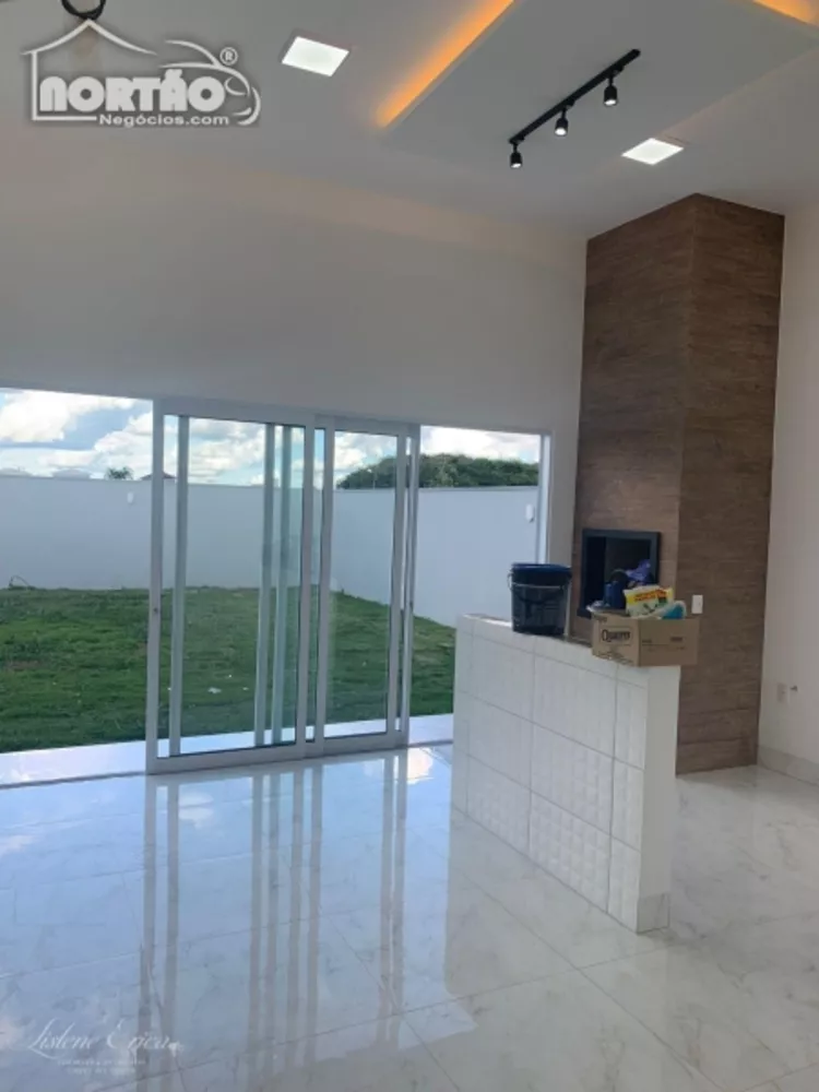 Casa à venda com 3 quartos, 145m² - Foto 2